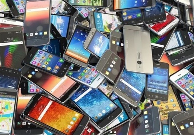 واردات 900 هزار تلفن همراه