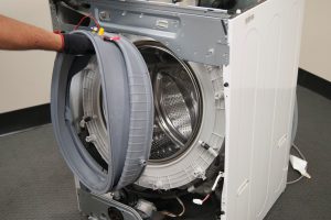 تعویض تعویض لاستیک دور درب لباسشویی