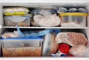 یخ زدن مواد غذایی در یخچال فریزر
