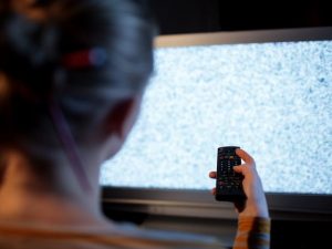 علت کم نور شدن صفحه تلویزیون