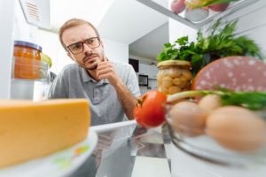 علت جمع شدن آب در یخچال