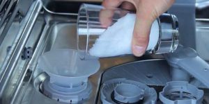 نحوه ریختن نمک در ماشین ظرفشویی اسنوا