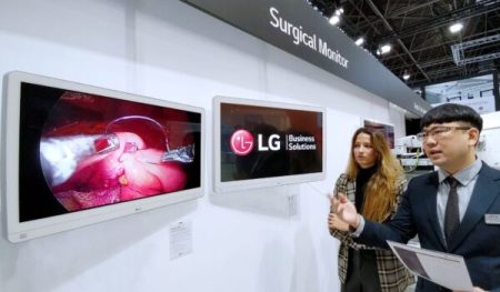 رونمایی از اولین نمایشگر جراحی Mini LED ال‌جی در نمایشگاه MEDICA 2022 آلمان