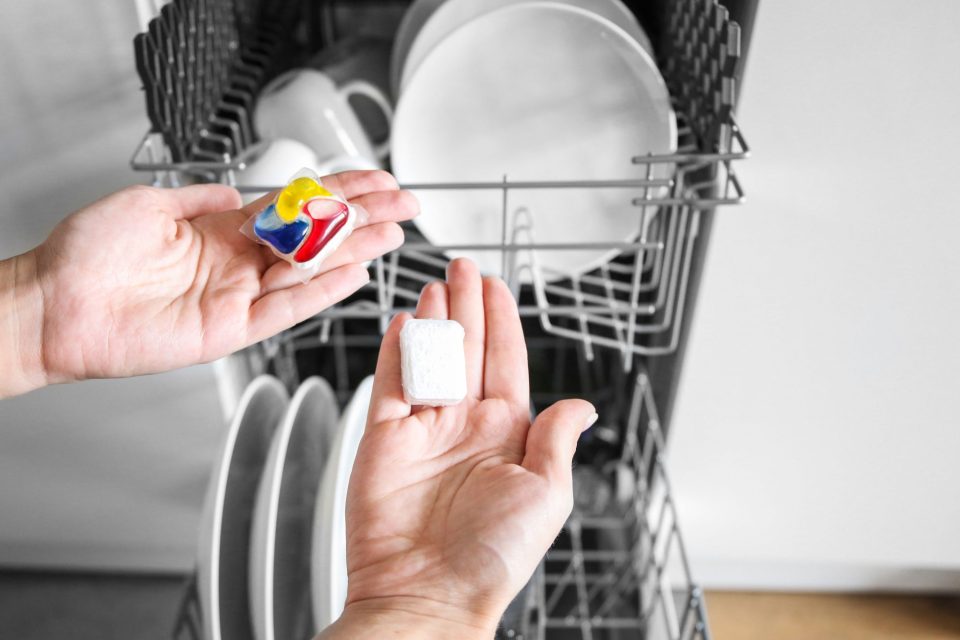 فرق قرص و ژل ماشین ظرفشویی چیست؟