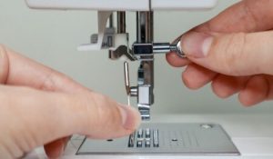 علت سفت دوختن چرخ خیاطی چیست؟