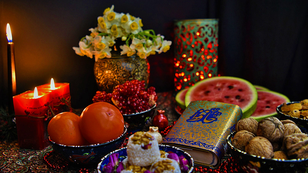آموزش تزیین میز شب یلدا به دو روش سنتی و مدرن